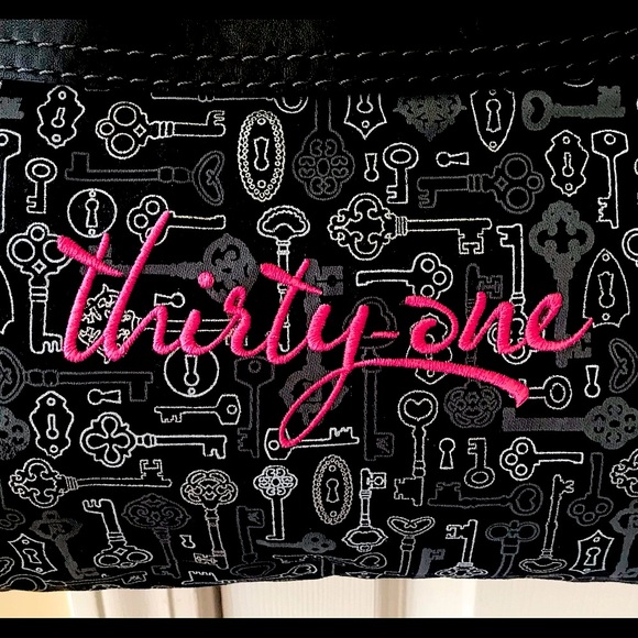 🆕🔥THIRTY ONE SUPER CUTE PURSE/BLACK&WHITE&SILVER W/LOGO IN PINK ON THE FRONT! - Picture 4 of 17
